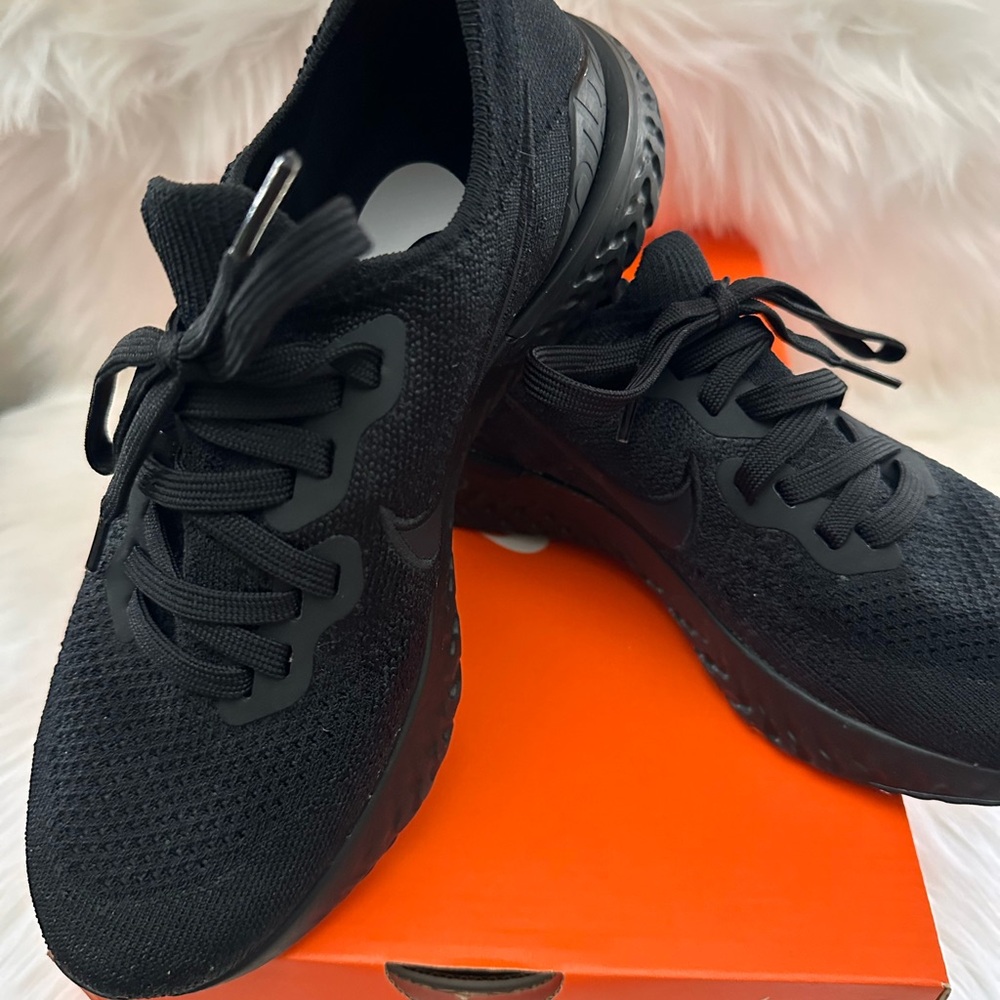 NIB Women’s Nike Epic React Flyknit 2 Black/Black-White Size 7 BQ8927 011
